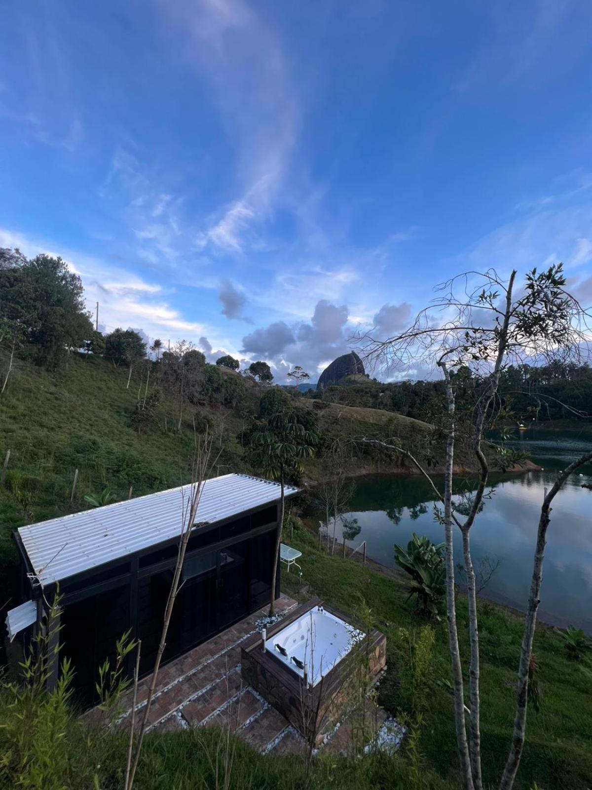 Sin Prisa "Not Rush" Cabana Preciosa! Con Jacuzzi, Vista Y Acceso Directo Al Embalse, Vista A La Piedra , Deporte Acuatico Paddle Board And Breakfast Incluidos ! Imperdible Guatape Luaran gambar